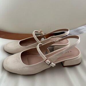 Tahari Gogo Round Square Toe Slingback Mary Jane's